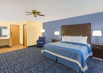 Days Inn by Wyndham Moab hotel thumbnail 7