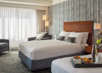 Courtyard Marriott Burlington Harbor hotel thumbnail 7