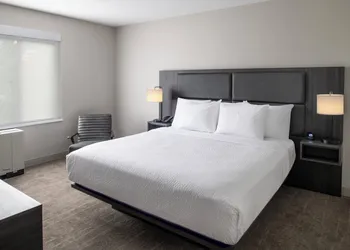 Holiday Inn Express South Burlington Downtown by IHG hotel thumbnail 7