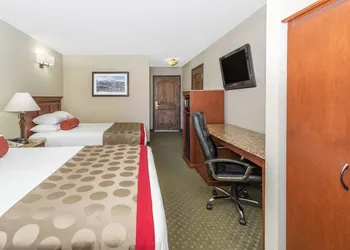 Ramada by Wyndham Frisco hotel thumbnail 8