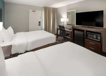 Clarion Pointe Indianapolis Northeast hotel thumbnail 6