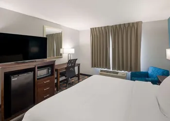 Clarion Pointe Indianapolis Northeast hotel thumbnail 8
