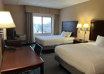 Days Inn by Wyndham Duluth Lakewalk hotel thumbnail 3