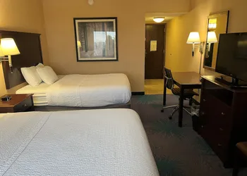 Days Inn by Wyndham Duluth Lakewalk hotel thumbnail 6