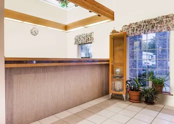 Days Inn by Wyndham Ocean Shores hotel thumbnail 3