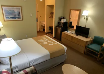 Days Inn by Wyndham Ocean Shores hotel thumbnail 8