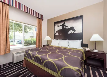 Super 8 by Wyndham Fort Worth North hotel thumbnail 4