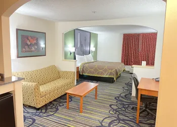 Super 8 by Wyndham Fort Worth Downtown South hotel thumbnail 8