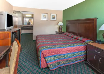 Knights Inn Forest Hill hotel thumbnail 3