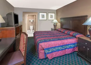 Knights Inn Forest Hill hotel thumbnail 7