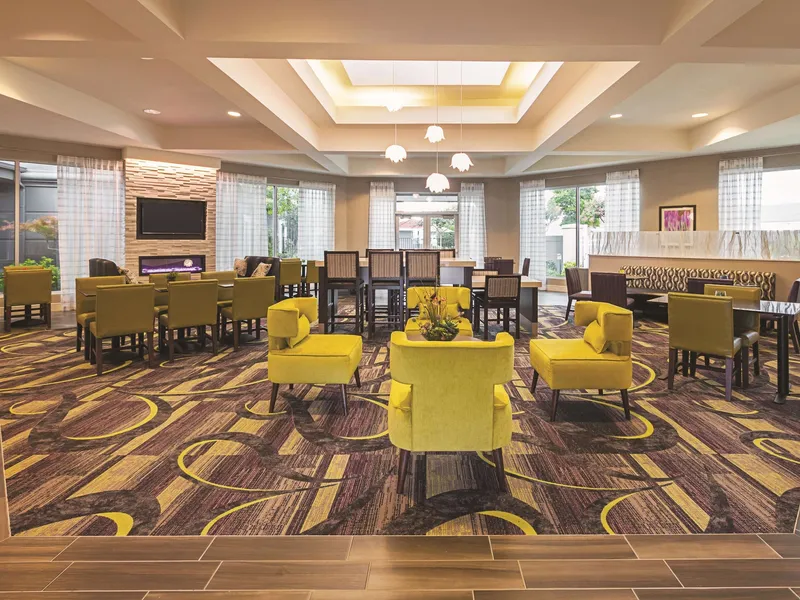 La Quinta Inn & Suites by Wyndham Fort Worth City View hotel detail image 2