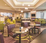 La Quinta Inn & Suites by Wyndham Fort Worth City View hotel detail image 4