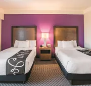 La Quinta Inn & Suites by Wyndham Fort Worth City View hotel detail image 5