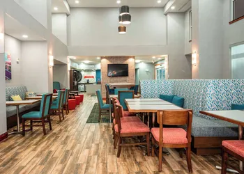 Hampton Inn & Suites Fort Worth-West-I-30 hotel thumbnail 2