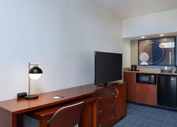 Courtyard by Marriott Fort Worth University Drive hotel thumbnail 6