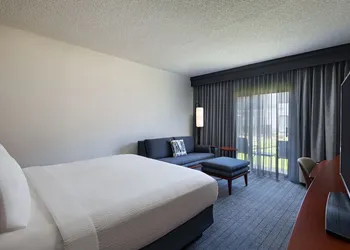 Courtyard by Marriott Fort Worth University Drive hotel thumbnail 8