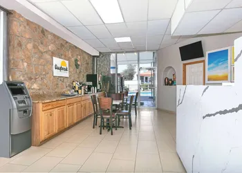 Days Inn by Wyndham South Fort Worth hotel thumbnail 3