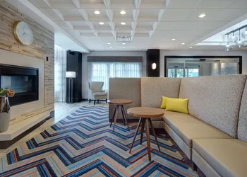 Hampton Inn & Suites Yonkers hotel thumbnail 2