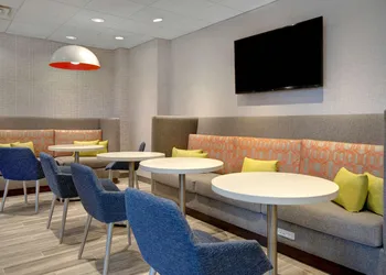 Hampton Inn & Suites Yonkers hotel thumbnail 3