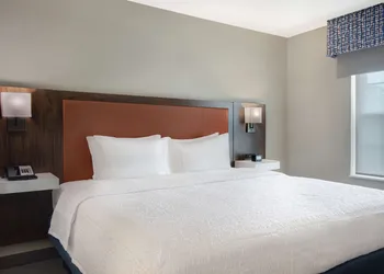 Hampton Inn & Suites Yonkers hotel thumbnail 6