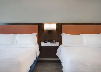 Hampton Inn & Suites Yonkers hotel thumbnail 8