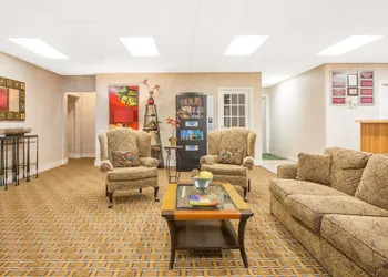 Days Inn by Wyndham Chester hotel thumbnail 2