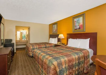 Days Inn by Wyndham Chester hotel thumbnail 4