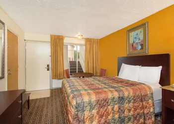 Days Inn by Wyndham Chester hotel thumbnail 5