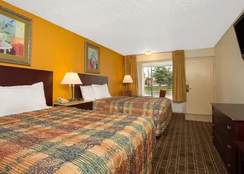 Days Inn by Wyndham Chester hotel thumbnail 7