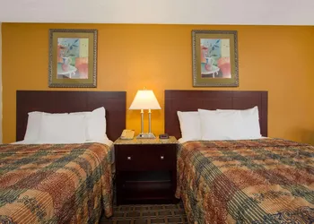Days Inn by Wyndham Chester hotel thumbnail 8