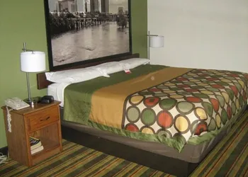 Super 8 by Wyndham Richmond/Chamberlayne Rd hotel thumbnail 7