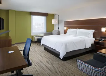 Holiday Inn Express Richmond Downtown by IHG hotel thumbnail 5