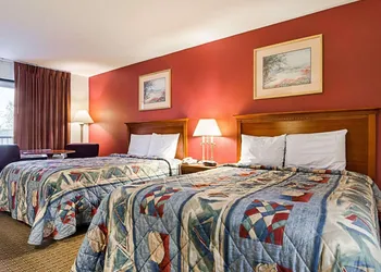 Econo Lodge Richmond North hotel thumbnail 7