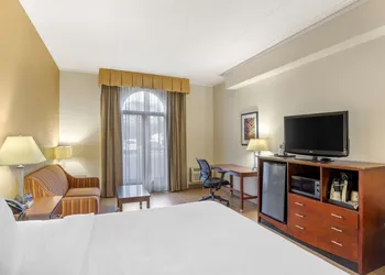 Best Western Plus Governor's Inn hotel thumbnail 5