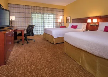 Courtyard by Marriott Richmond West hotel thumbnail 4