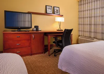Courtyard by Marriott Richmond West hotel thumbnail 5