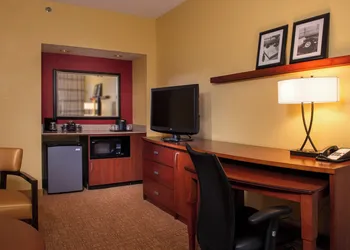 Courtyard by Marriott Richmond West hotel thumbnail 8
