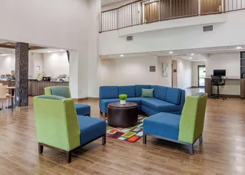 Comfort Suites South Park hotel thumbnail 3