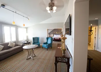 Virginia Crossings Hotel, Tapestry Collection by Hilton hotel thumbnail 3