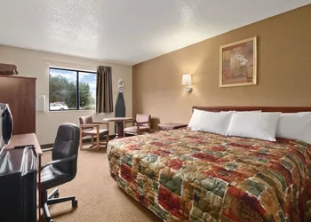 Super 8 by Wyndham Richmond Airport VA hotel thumbnail 6