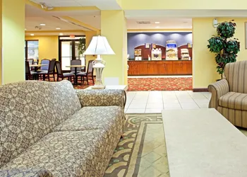 Holiday Inn Express Richmond Airport by IHG hotel thumbnail 2