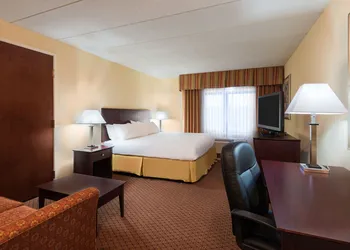 Holiday Inn Express Richmond Airport by IHG hotel thumbnail 4