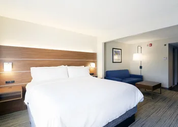 Holiday Inn Express Richmond Airport by IHG hotel thumbnail 8