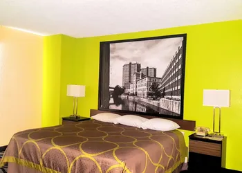 Super 8 by Wyndham Richmond/Broad Street hotel thumbnail 5