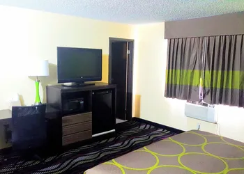 Super 8 by Wyndham Richmond/Broad Street hotel thumbnail 6
