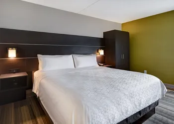 Holiday Inn Express & Suites Allentown-Dorney Park Area by IHG hotel thumbnail 6