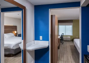 Holiday Inn Express Newport North - Middletown by IHG hotel thumbnail 3