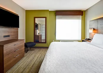 Holiday Inn Express Newport North - Middletown by IHG hotel thumbnail 4