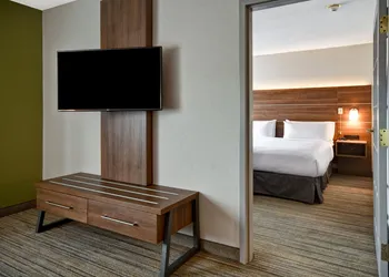 Holiday Inn Express Newport North - Middletown by IHG hotel thumbnail 5