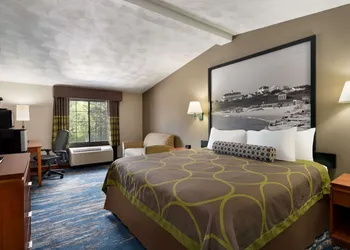 Super 8 by Wyndham West Greenwich/Providence hotel thumbnail 5